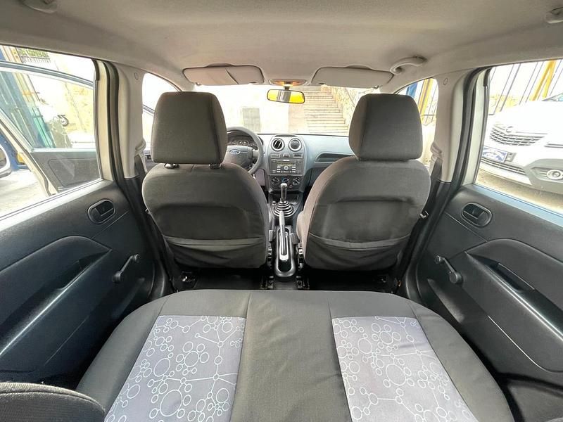 Usata Ford Fiesta Ghia 67 CV (49 kW) 2006 Argento Berlina