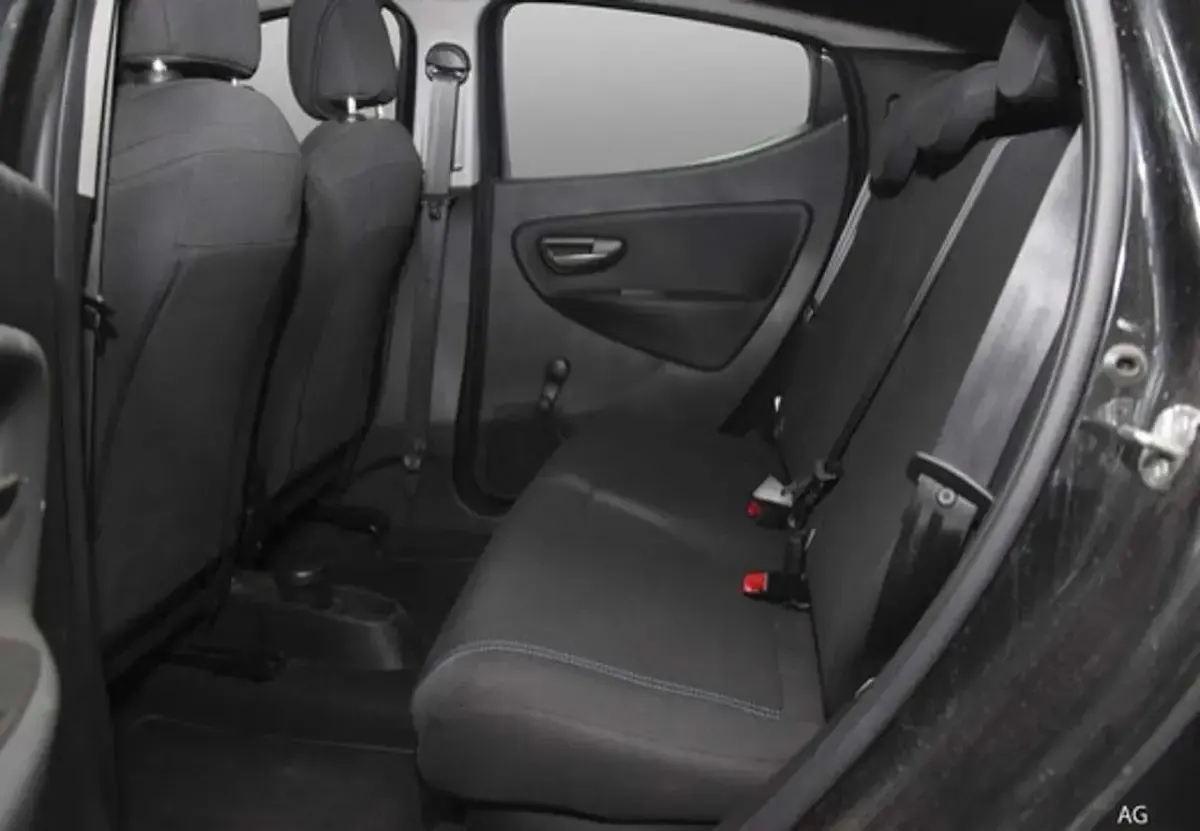 Usata Lancia Ypsilon Silver 69 CV (50 kW) 2024 Rosso Utilitaria