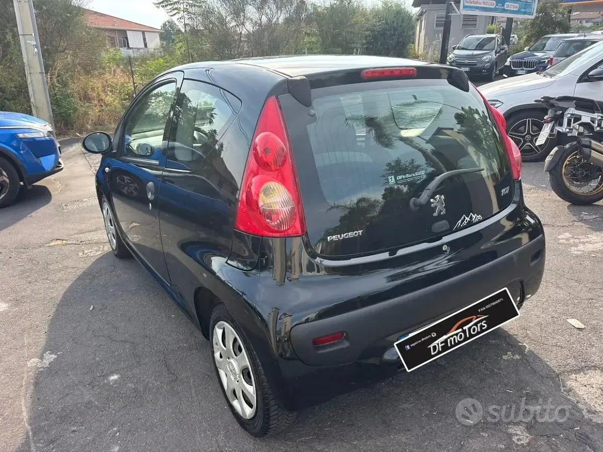 Usata Peugeot 107 68 CV (50 kW) 2009 Nero Utilitaria
