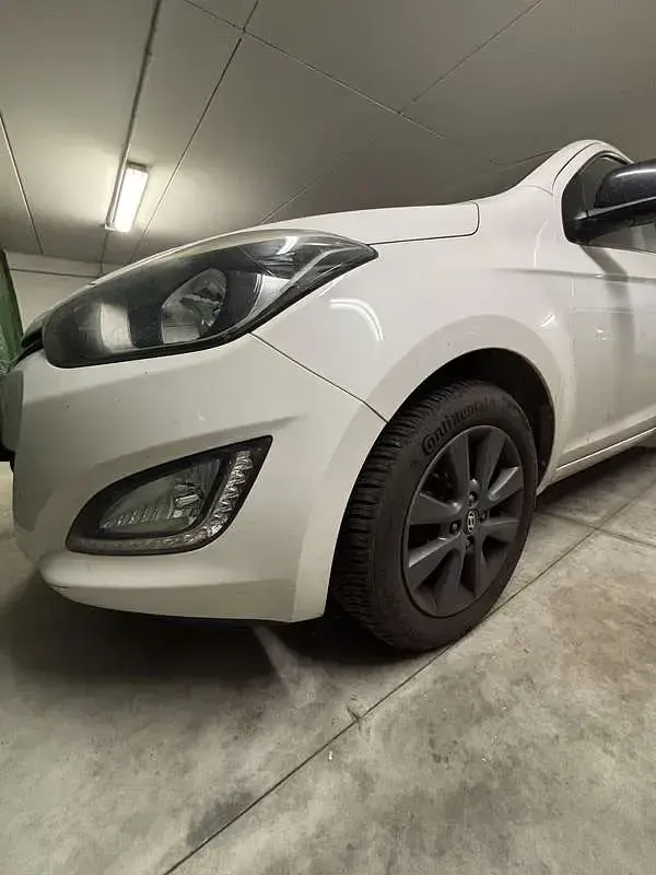 Usata Hyundai i20 GO! 75 CV (55 kW) 2014 Bianco Utilitaria