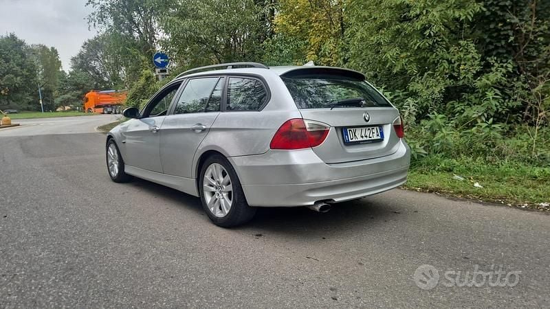 Usata BMW 320 Sport Line 177 CV (130 kW) 2007 Grigio Station wagon