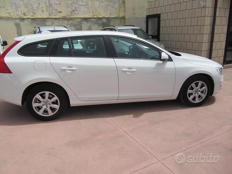 Usata Volvo V60 Kinetic 181 CV (133 kW) 2014 Bianco Station wagon
