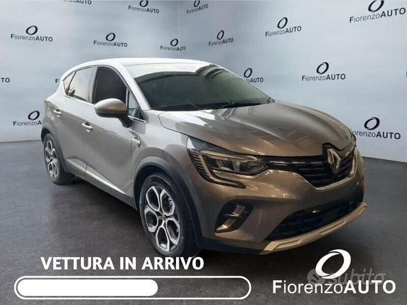 Usata Renault Captur Intens 101 CV (74 kW) 2021 Grigio SUV