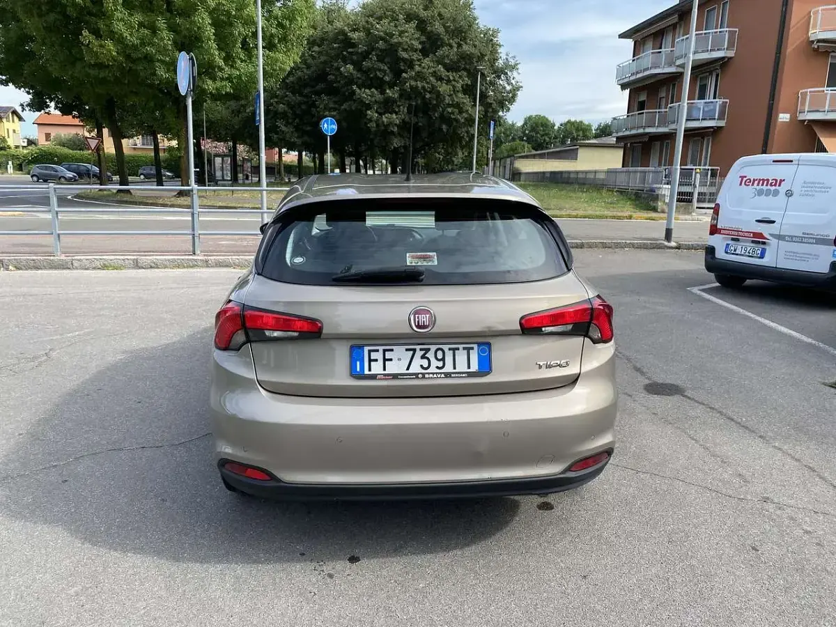 Usata Fiat Tipo Easy 95 CV (69 kW) 2016 Bronzo Berlina