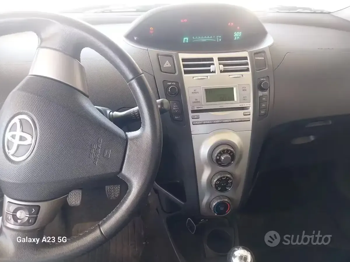 Usata Toyota Yaris 69 CV (50 kW) 2008 Nero Utilitaria