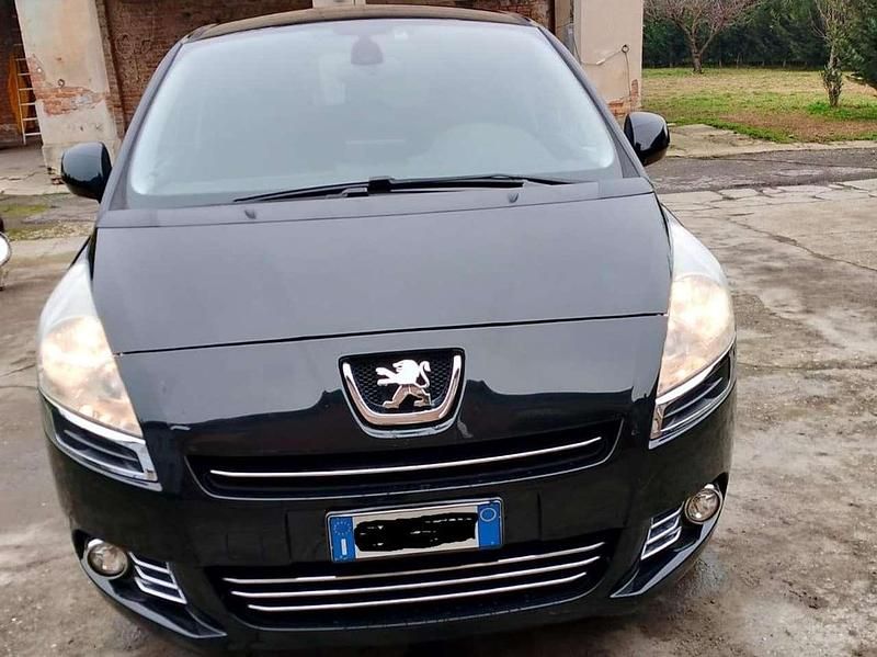Usata Peugeot 5008 150 CV (110 kW) 2012 Nero Monovolume