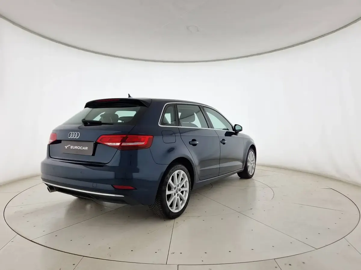 Usata Audi A3 Design 110 CV (80 kW) 2017 B9 blu cosmo metallizzato Berlina