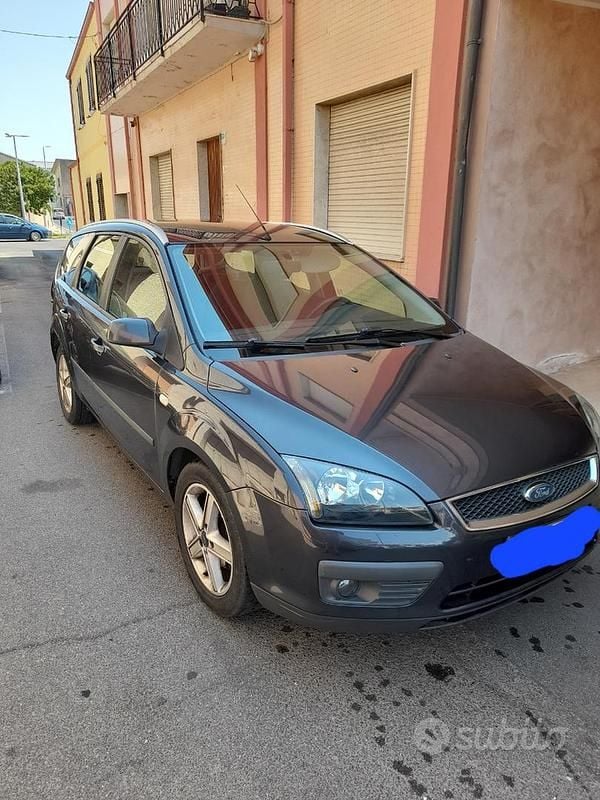 Usata Ford Focus 90 CV (66 kW) 2006 Grigio Station wagon