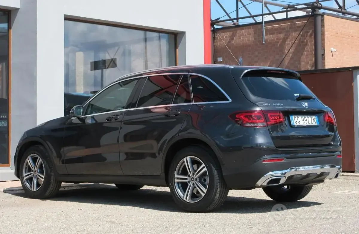 Usata Mercedes GLC200 163 CV (119 kW) 2021 Grigio SUV