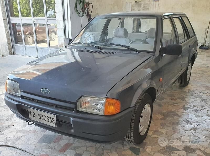 Usata Ford Escort 60 CV (44 kW) 1988 Grigio Station wagon