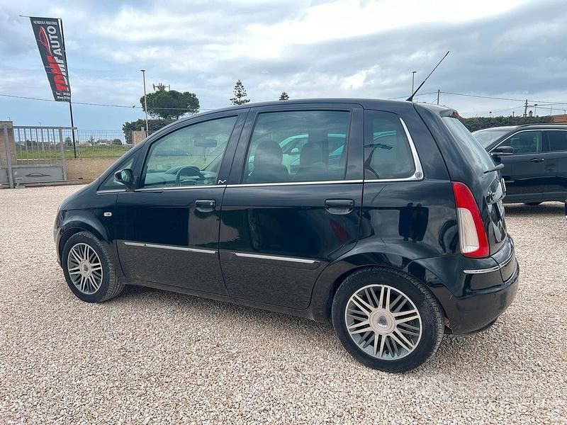 Usata Lancia Musa 95 CV (69 kW) 2008 Nero Monovolume