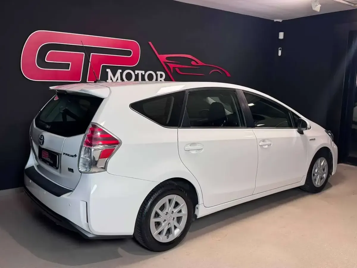 Usata Toyota Prius Lounge 99 CV (72 kW) 2016 Bianco Monovolume