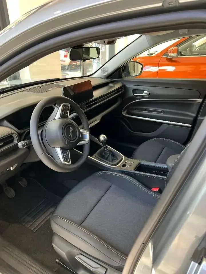 Nuova Jeep Avenger 101 CV (74 kW) 2026 Grigio SUV