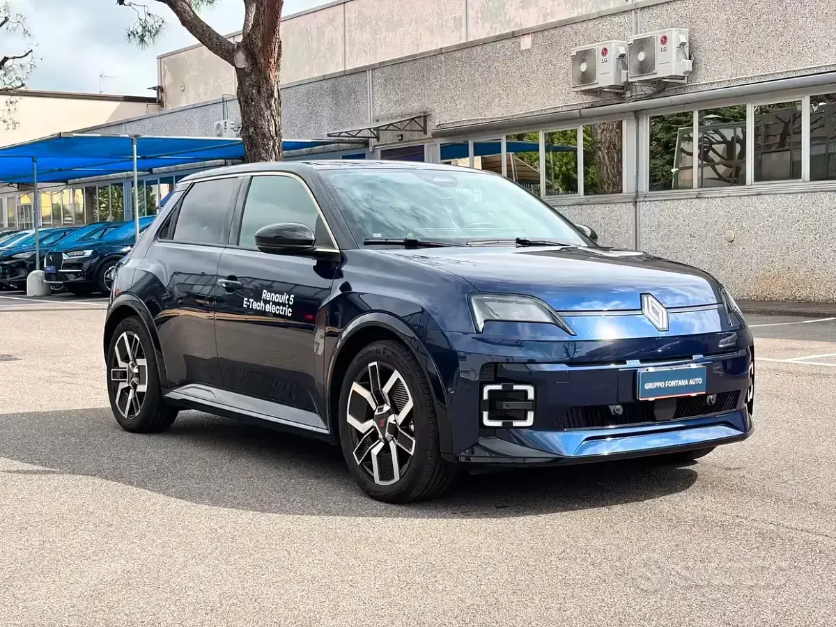 Usata Renault 5 E-Tech 110 kW (150 CV) 2024 Blu Utilitaria