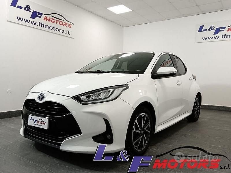 Usata Toyota Yaris Hybrid 116 CV (85 kW) 2022 Bianco Berlina
