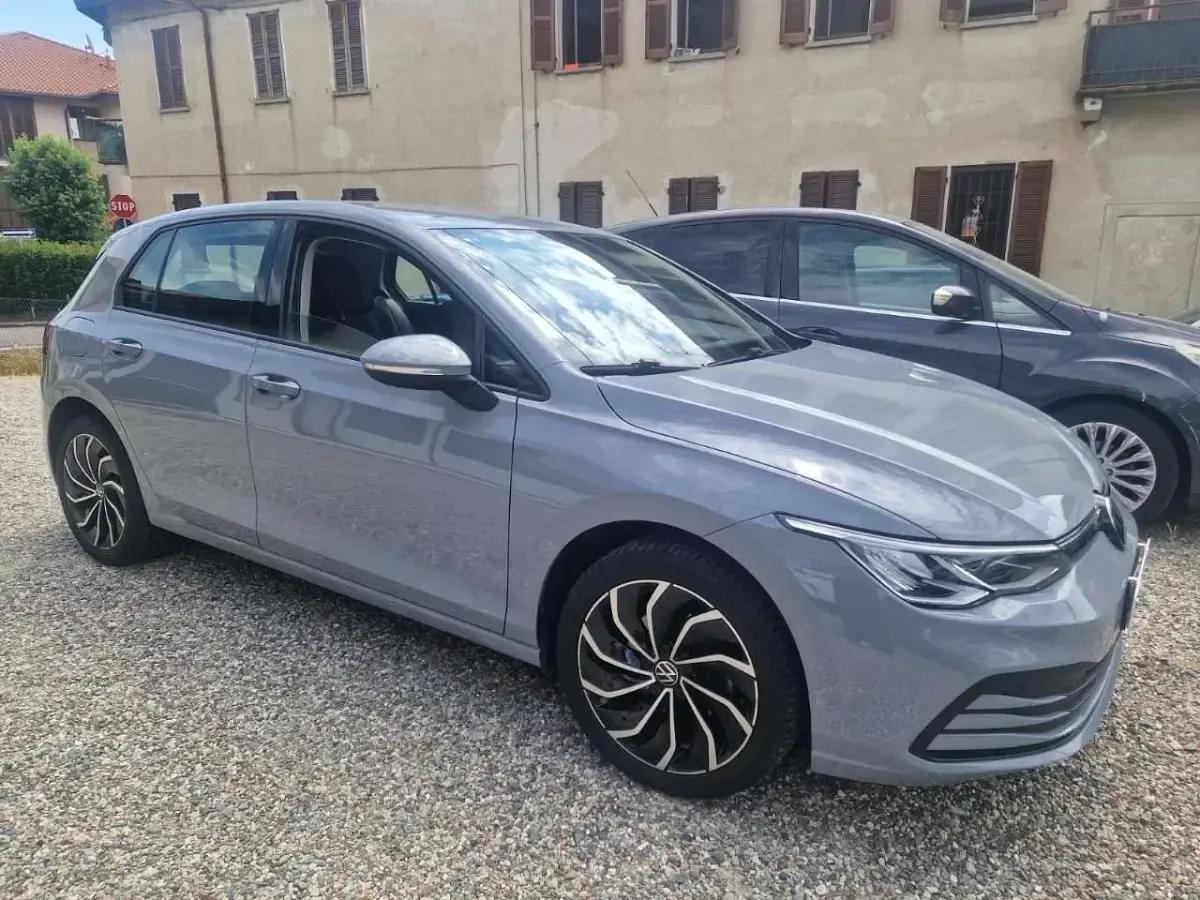 Usata VW Golf VIII Life 131 CV (96 kW) 2021 Grigio Berlina