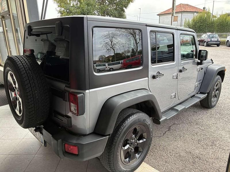 Usata Jeep Wrangler Unlimited Sport 200 CV (147 kW) 2013 Argento SUV