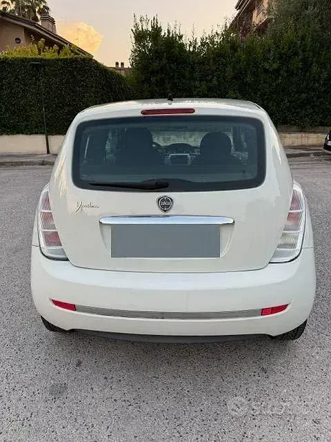 Usata Lancia Ypsilon 69 CV (50 kW) 2011 Bianco Utilitaria