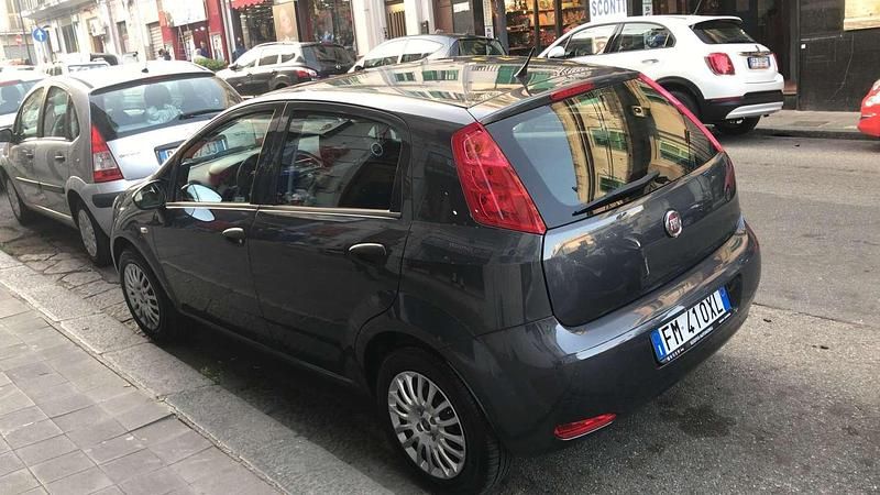 Usata Fiat Punto Street 69 CV (50 kW) 2018 Grigio Berlina
