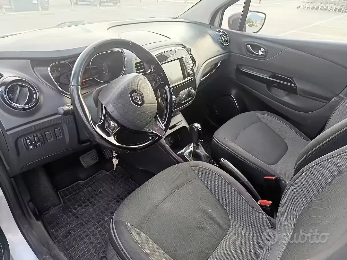 Usata Renault Captur 120 CV (88 kW) 2014 Grigio SUV