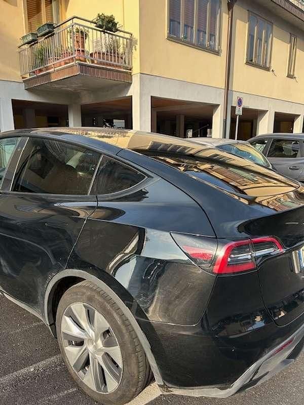 Usata Tesla Model Y 439 kW (598 CV) 2023 Nero SUV