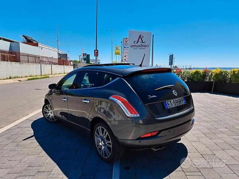 Usata Lancia Delta 120 CV (88 kW) 2014 Grigio Utilitaria