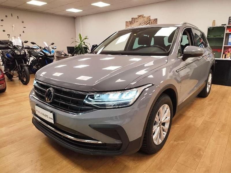 Usata VW Tiguan Life 131 CV (96 kW) 2021 Grigio SUV