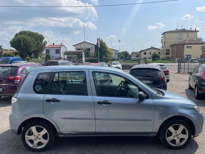 Usata Mazda 2 Style 75 CV (55 kW) 2007 Blu Monovolume