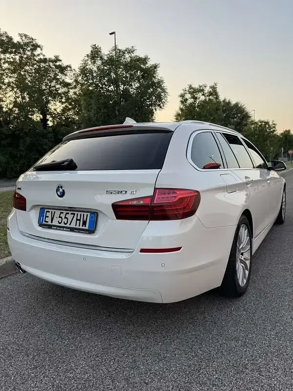 Usata BMW 530 Comfort Edition 258 CV (189 kW) 2014 Bianco Station wagon