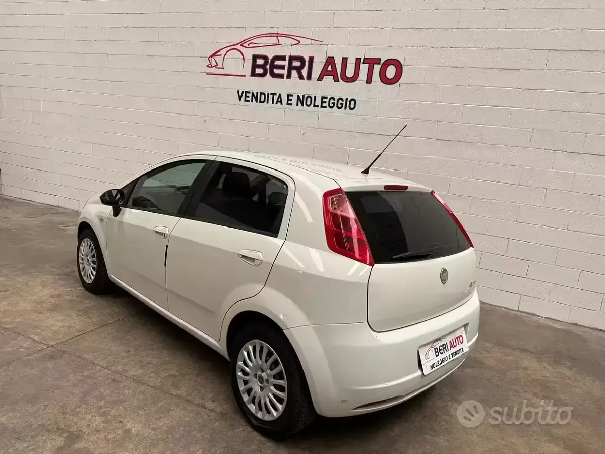 Usata Fiat Grande Punto 65 CV (47 kW) 2009 Bianco Utilitaria
