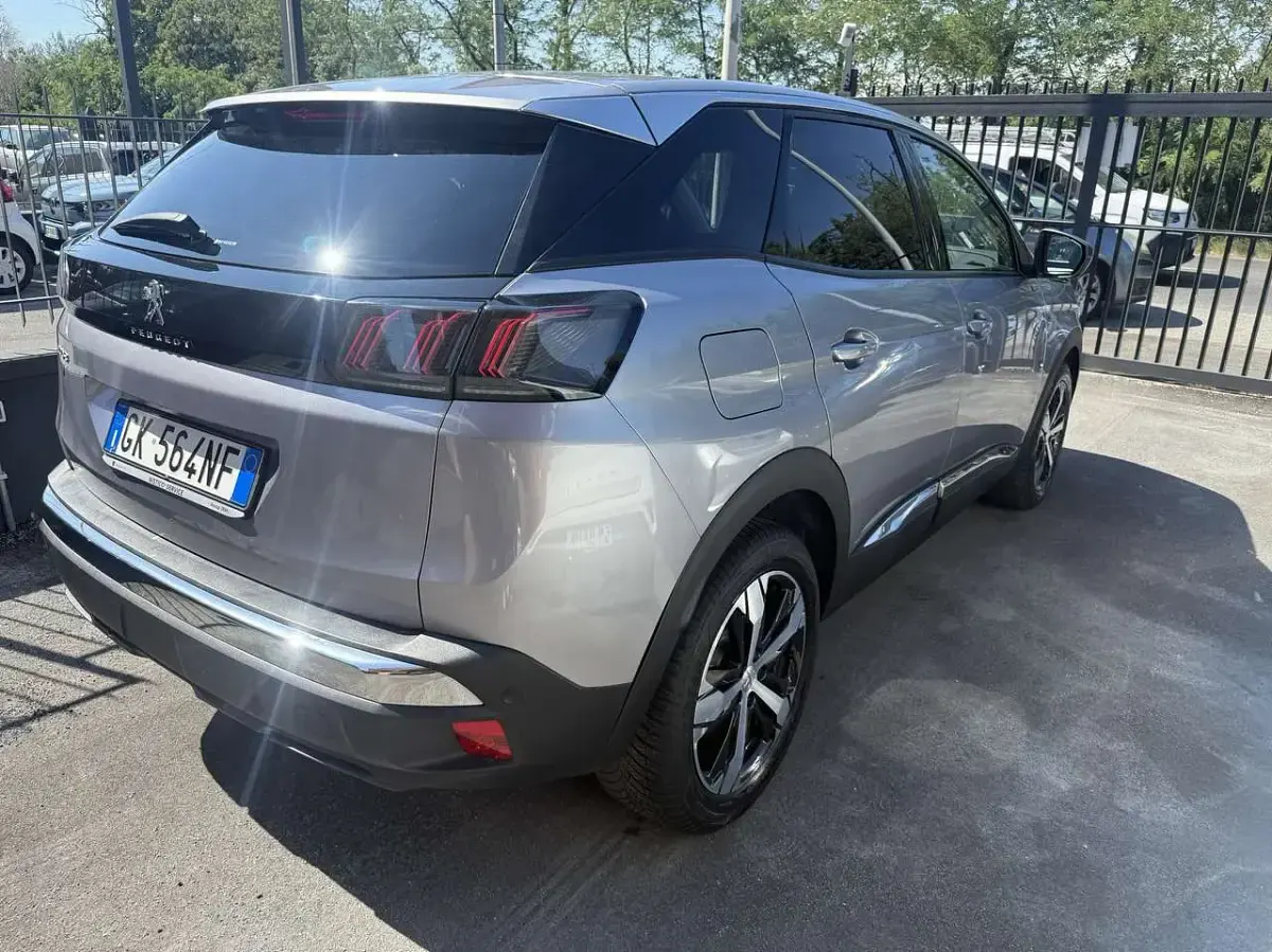 Usata Peugeot 3008 Allure 131 CV (96 kW) 2022 Argento SUV