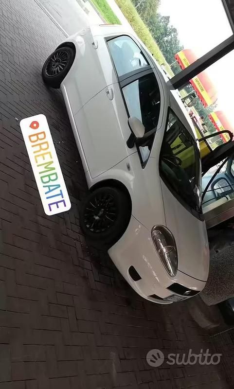 Usata Fiat Grande Punto 65 CV (47 kW) 2007 Bianco Utilitaria