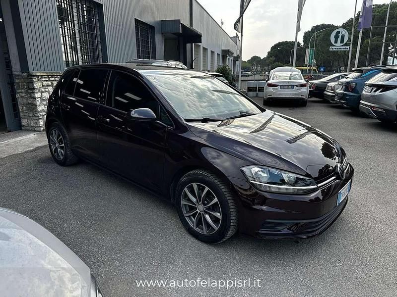 Używany VW Golf VII Trendline 90 KM (66 kW) 2018 Purpurowy Hatchback