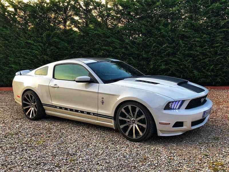 Usata Ford Mustang 220 CV (161 kW) 2010 Bianco Coupé