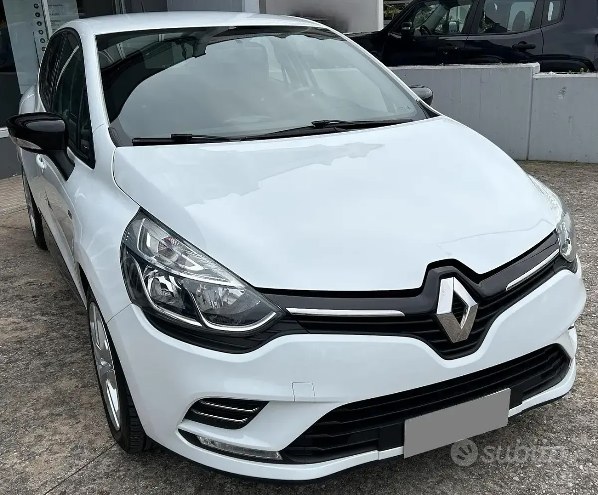 Usata Renault Clio IV Collection 75 CV (55 kW) 2018 Bianco Berlina