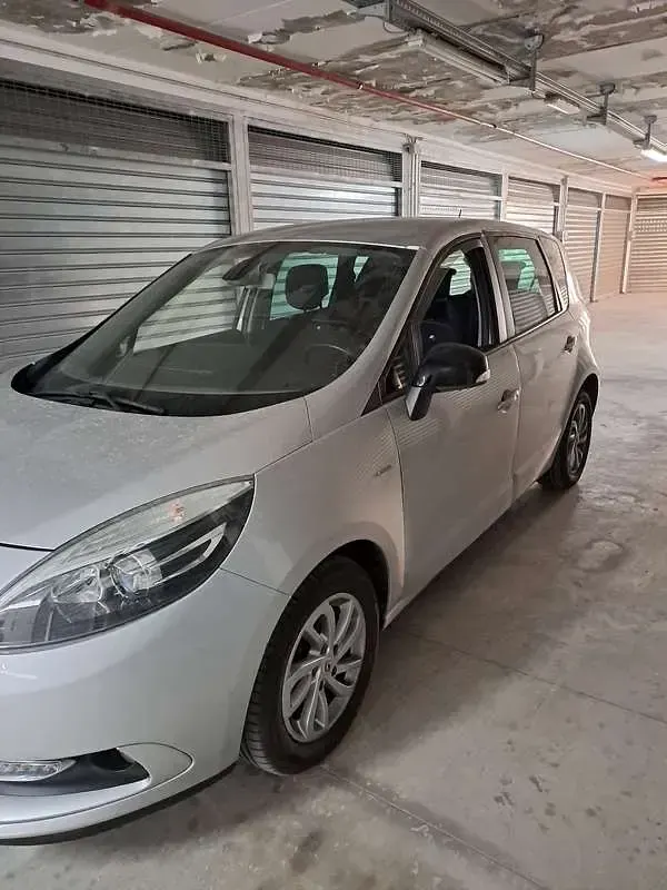 Usata Renault Scénic LIMITED 110 CV (80 kW) 2015 Monovolume
