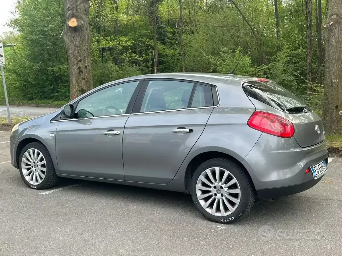 Usata Fiat Bravo Emotion 120 CV (88 kW) 2010 Bronzo Utilitaria