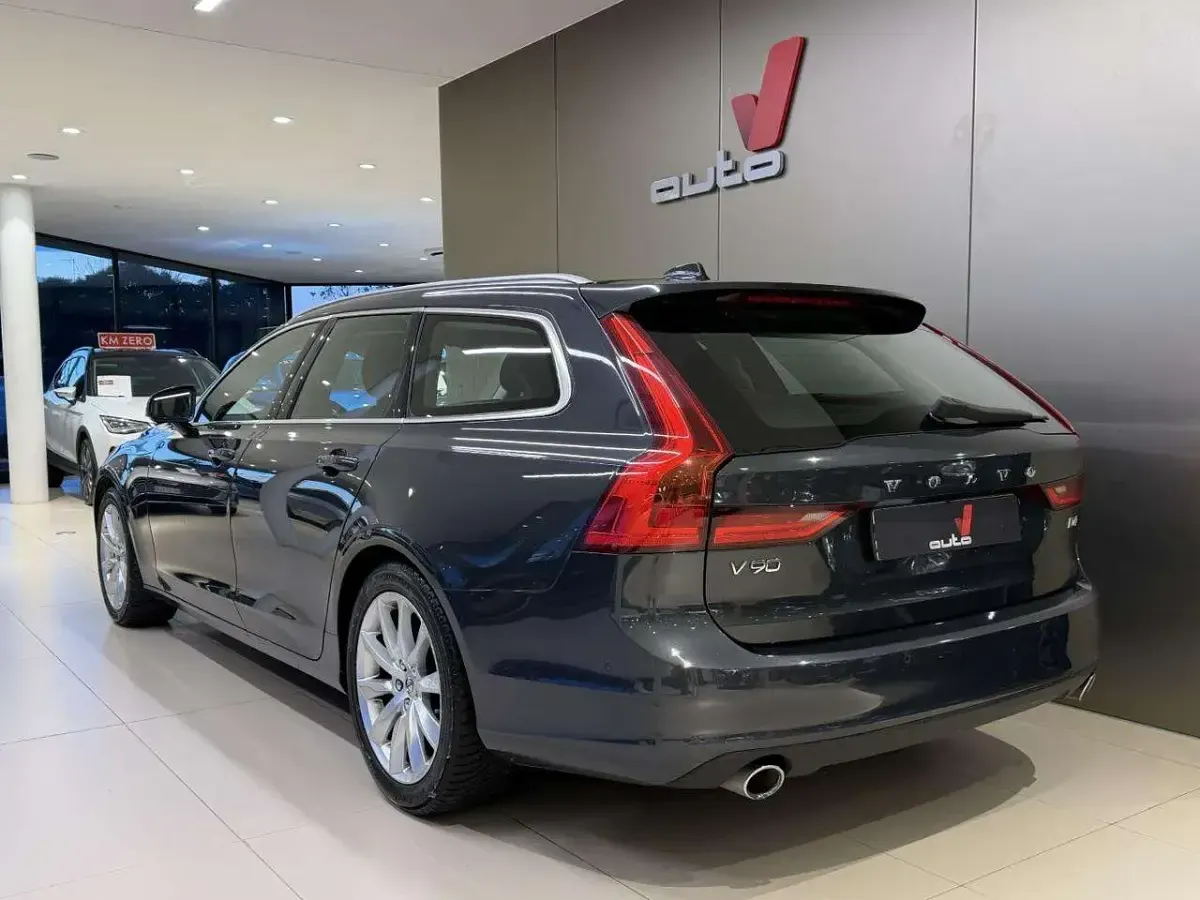 Usata Volvo V90 Momentum 190 CV (139 kW) 2017 Grigio scuro Station wagon