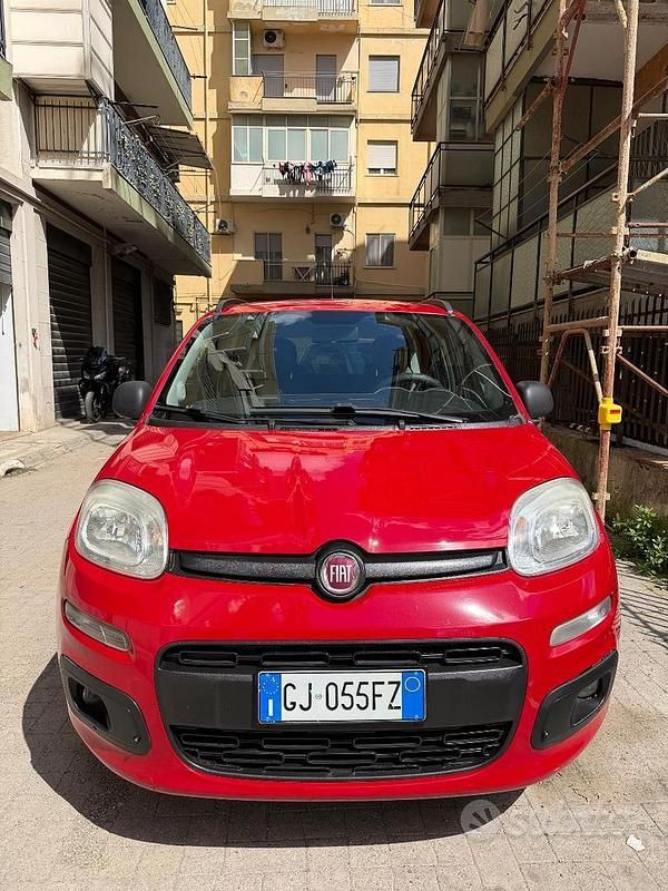 Usata Fiat Panda Lounge 69 CV (50 kW) 2014 Rosso Utilitaria