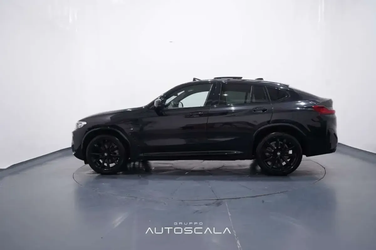 Usata BMW X4 M Sport 190 CV (139 kW) 2024 Saphirschwarz metallizzato SUV