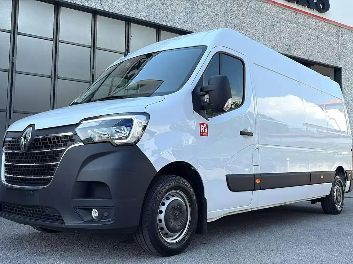 Usata Renault Master 150 CV (110 kW) 2023 Bianco Monovolume