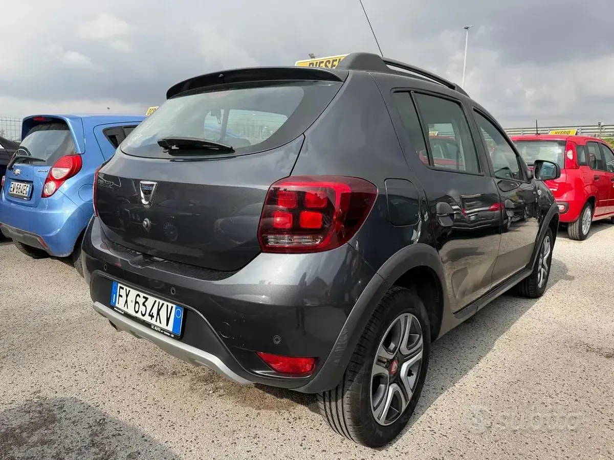 Usata Dacia Sandero Comfort 95 CV (69 kW) 2019 Grigio Berlina