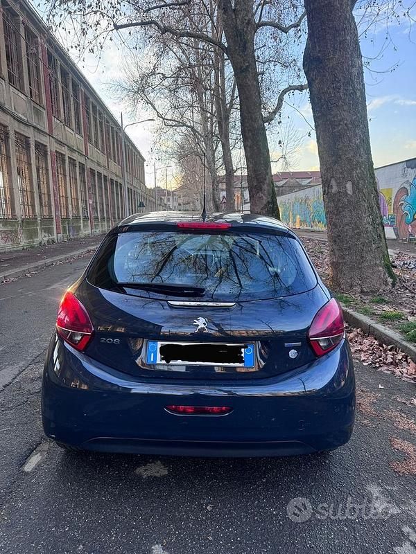 Usata Peugeot 208 68 CV (50 kW) 2016 Nero Utilitaria