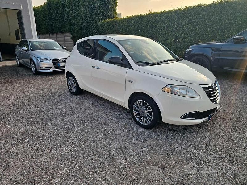 Usata Lancia Ypsilon S 85 CV (62 kW) 2013 Bianco Utilitaria