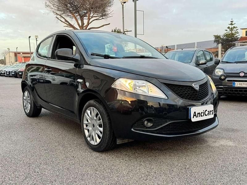 Usata Lancia Ypsilon 69 CV (50 kW) 2018 Blu/azzurro Utilitaria