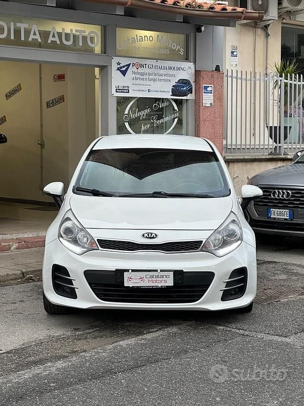 Usata Kia Rio Active 90 CV (66 kW) 2015 Bianco Berlina