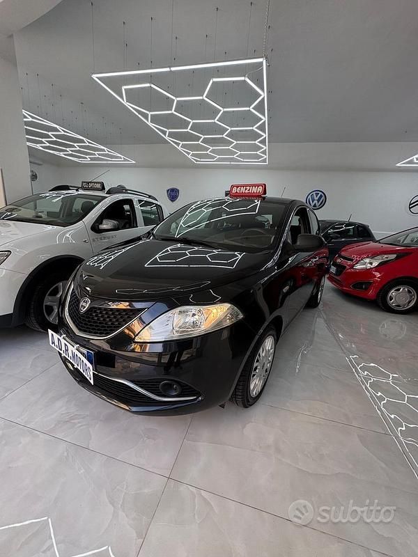 Usata Lancia Ypsilon Platinum 69 CV (50 kW) 2018 Nero Utilitaria