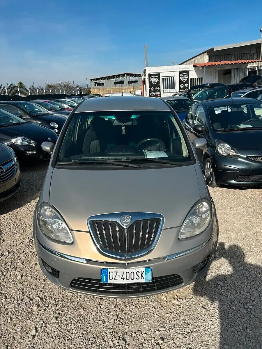 Usata Lancia Musa 90 CV (66 kW) 2009 Oro Monovolume