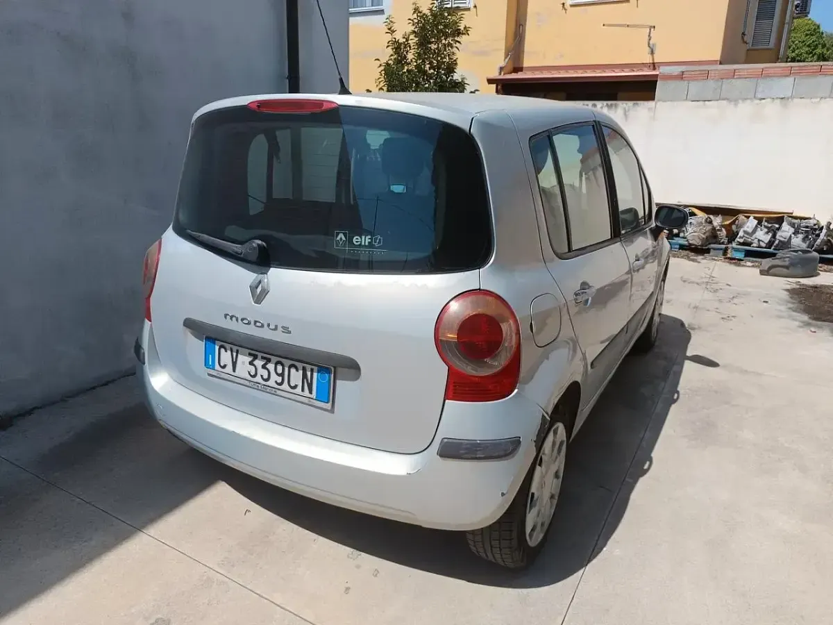 Usata Renault Modus Dynamique 82 CV (60 kW) 2005 Grigio Monovolume