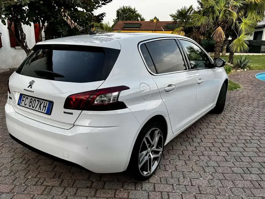 Usata Peugeot 308 Allure 120 CV (88 kW) 2016 Berlina